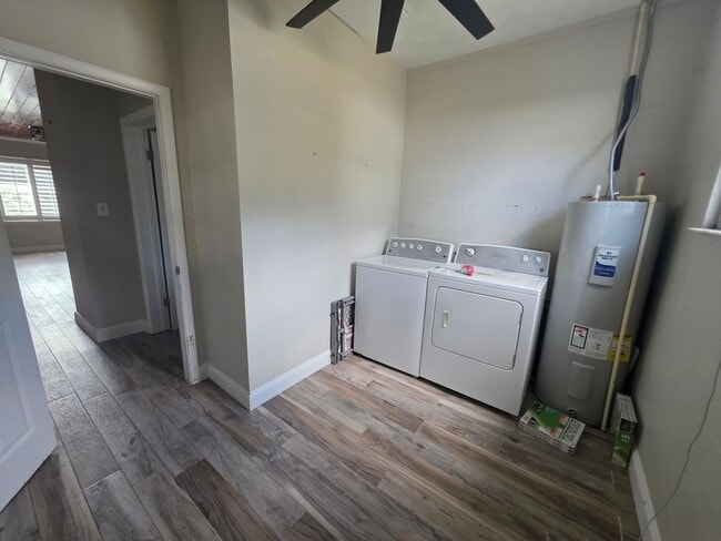 Building Photo - Spacious 5 Bedroom Home with Pool in Crystal Lake Homesites