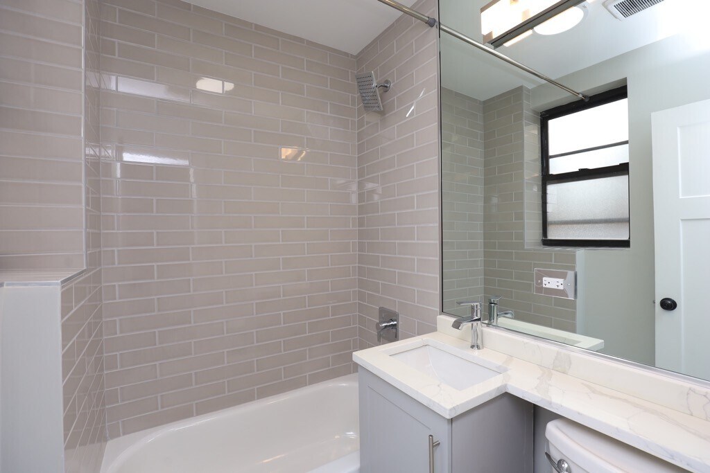 Building Photo - 510 W Belmont Ave