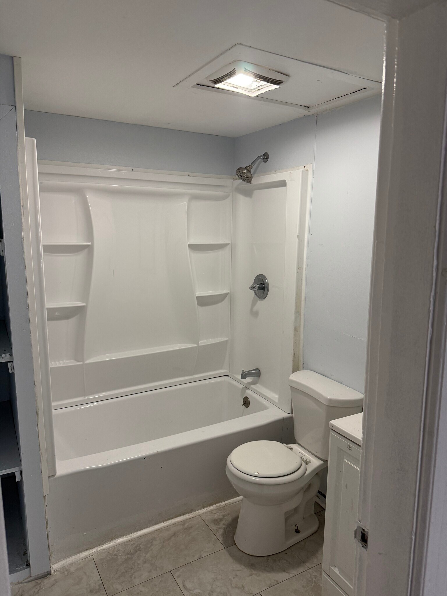 Building Photo - 337 Wilson St