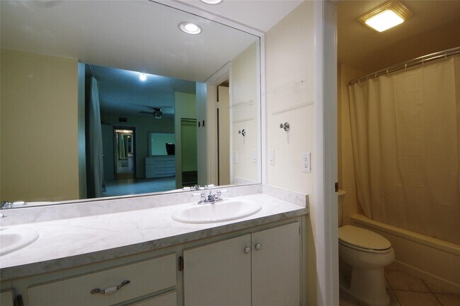 Building Photo - 1700 Embassy Dr