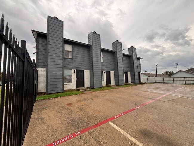 Building Photo - Gated Community with Updated 2-Bedroom, 1.5-Bath