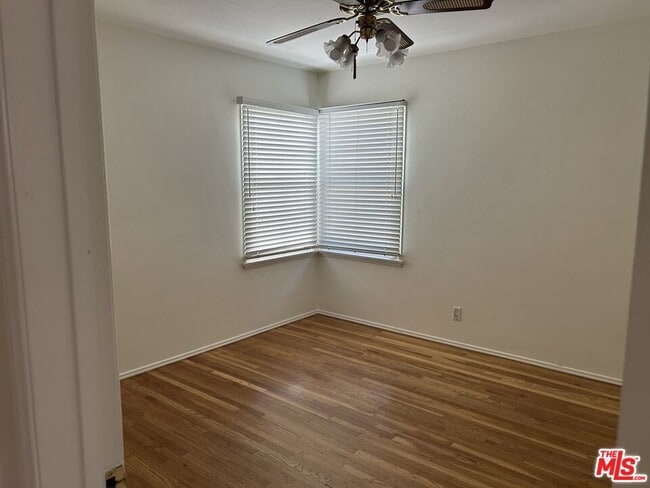 Building Photo - 5355 Rhea Ave