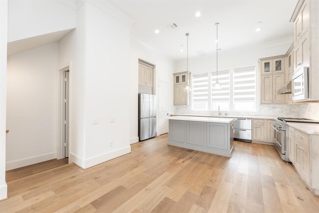 Building Photo - 7518 Viano Ln