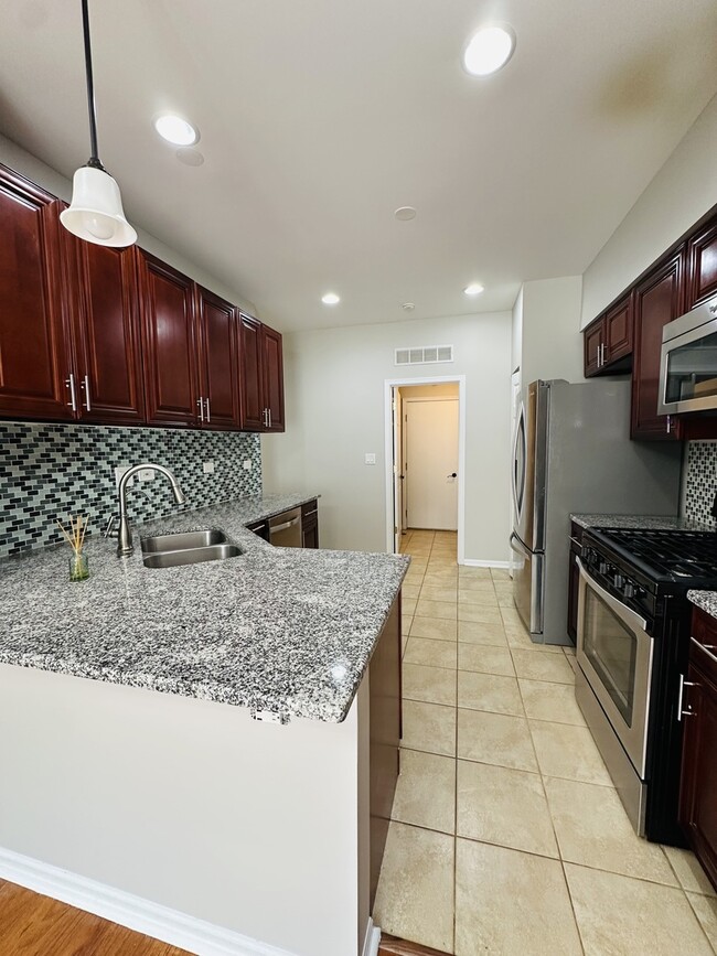 Building Photo - 620 Lakeridge Ct