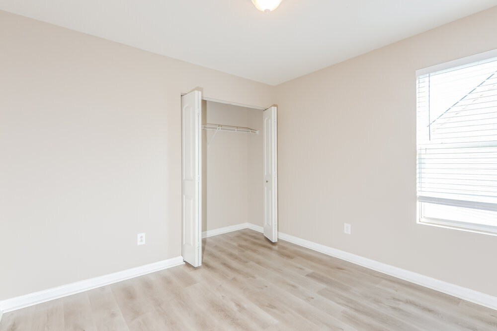 Building Photo - 15559 Old Pond Cir