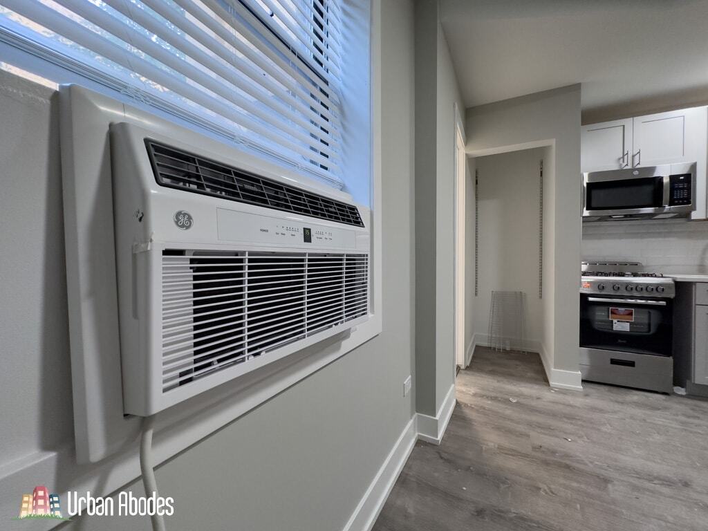 Building Photo - 501 W Belmont Ave