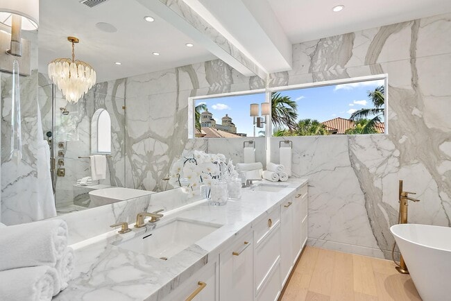 Building Photo - 245 Everglade Ave