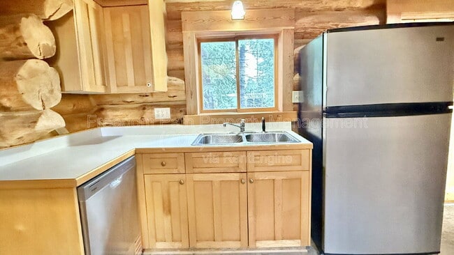 Building Photo - 520 Day Break Rd