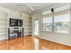 Building Photo - 305 E 31st St