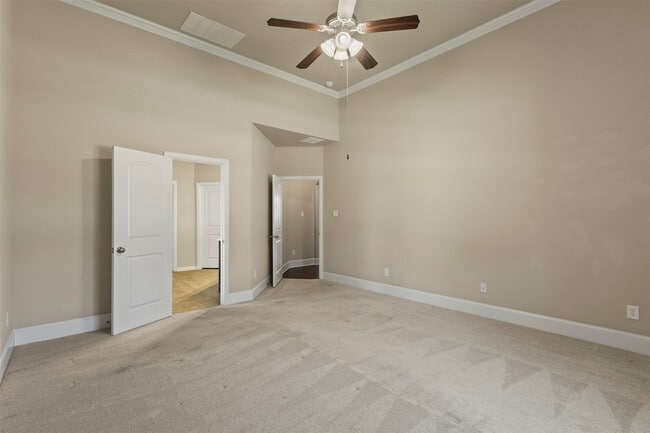 Building Photo - 2606 Kennedy Dr