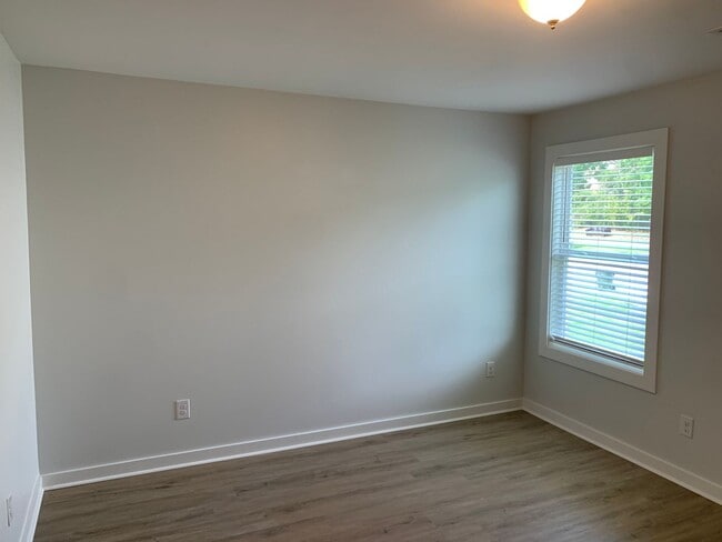 Building Photo - Northern Village