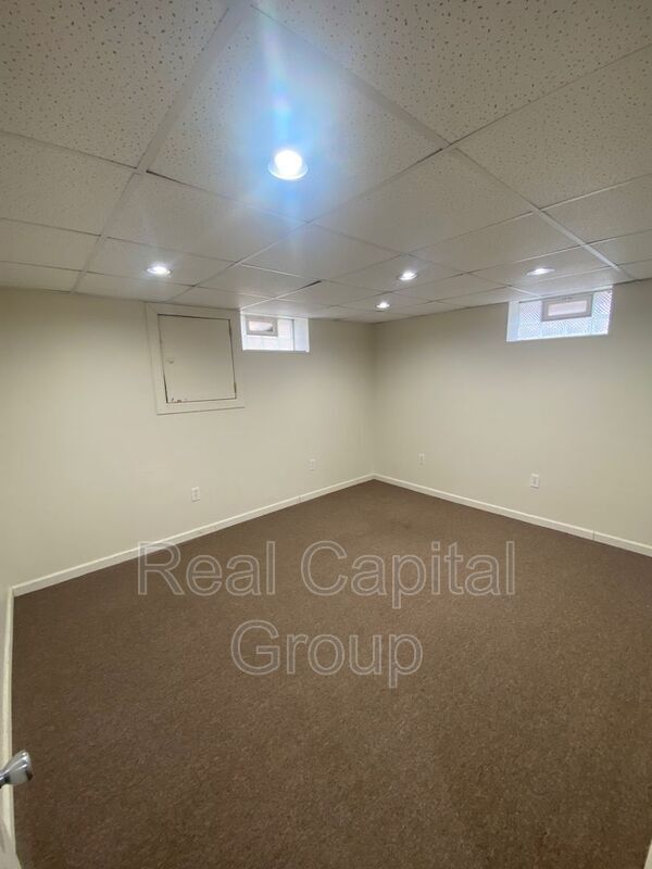 Building Photo - 61 Dennis Ln