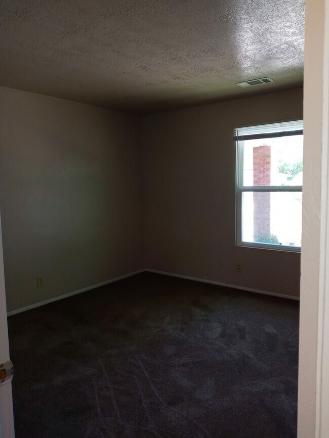 Building Photo - AFFORDABLE!!!