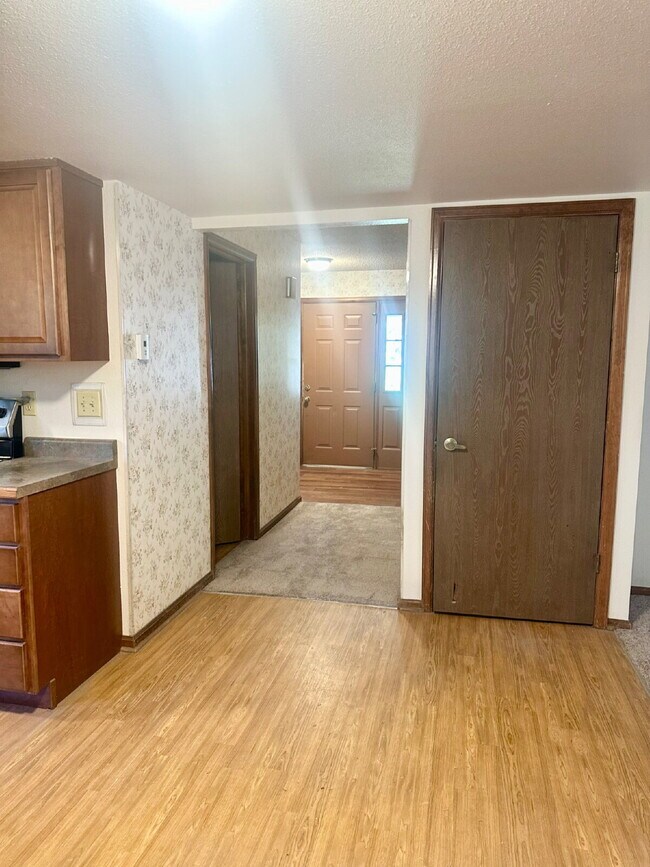 Building Photo - "Spacious 4-Bedroom Retreat with 2.5 Baths...