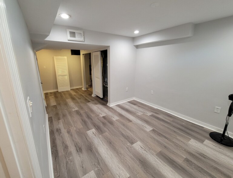 Building Photo - 17 Piermont St