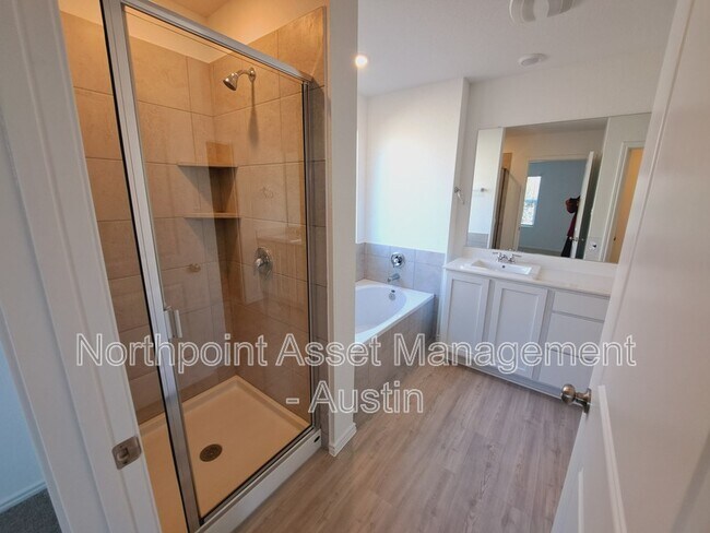 Building Photo - 2544 Four Waters Lp