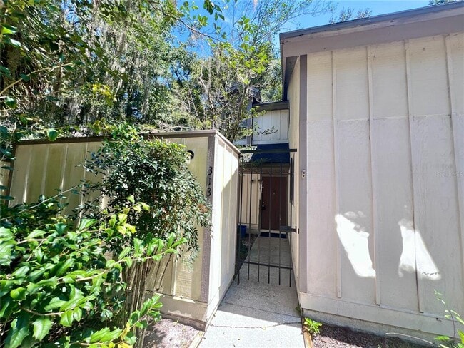 Building Photo - 313 SW 54th Dr