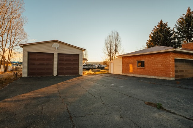 Building Photo - 284 N 45th E