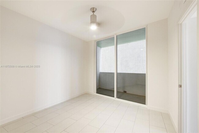 Building Photo - 1756 N Bayshore Dr