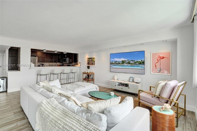 Building Photo - 10000 W Bay Harbor Dr