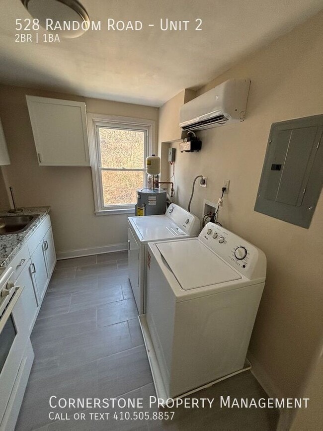 Building Photo - 528 Random Rd