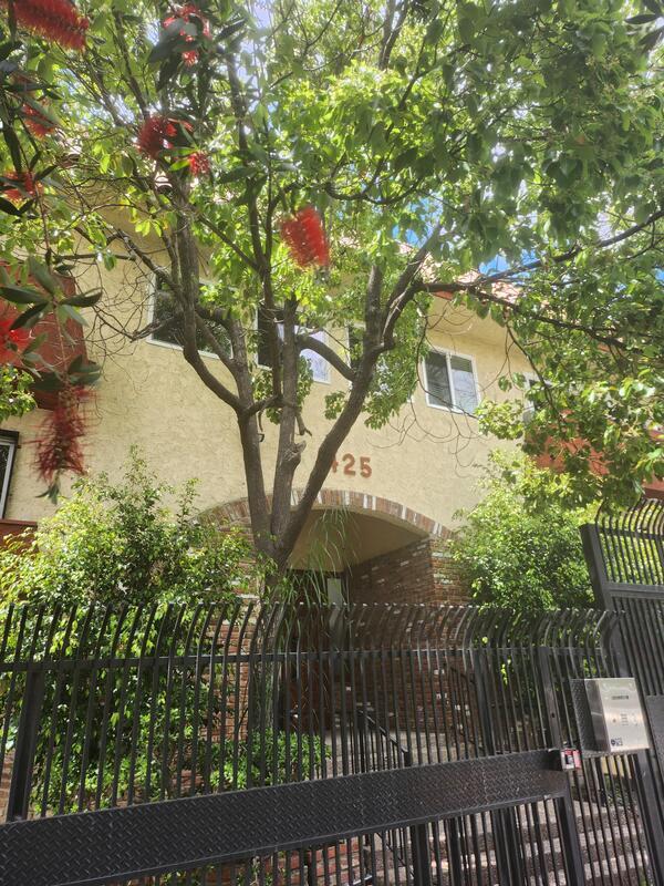 Building Photo - 425 N Hobart Blvd