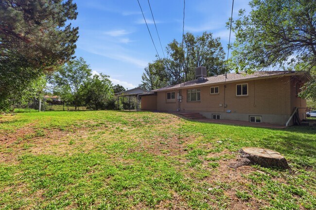 Building Photo - 3705 W Eastman Ave