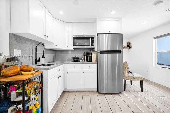 Building Photo - 6501 SW 4th St