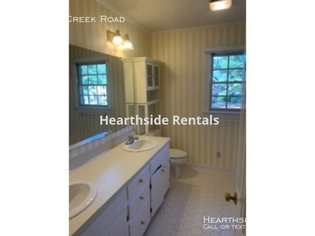 Building Photo - 215 Bent Creek Dr