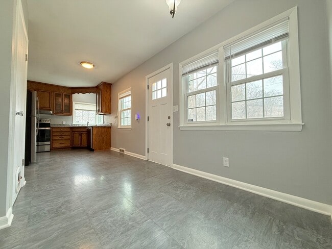 Building Photo - 1009 N 76th St