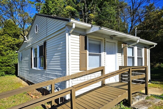 Building Photo - 720 Houston Ave