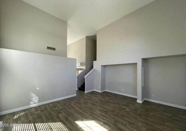 Building Photo - 10925 W Kaler Dr