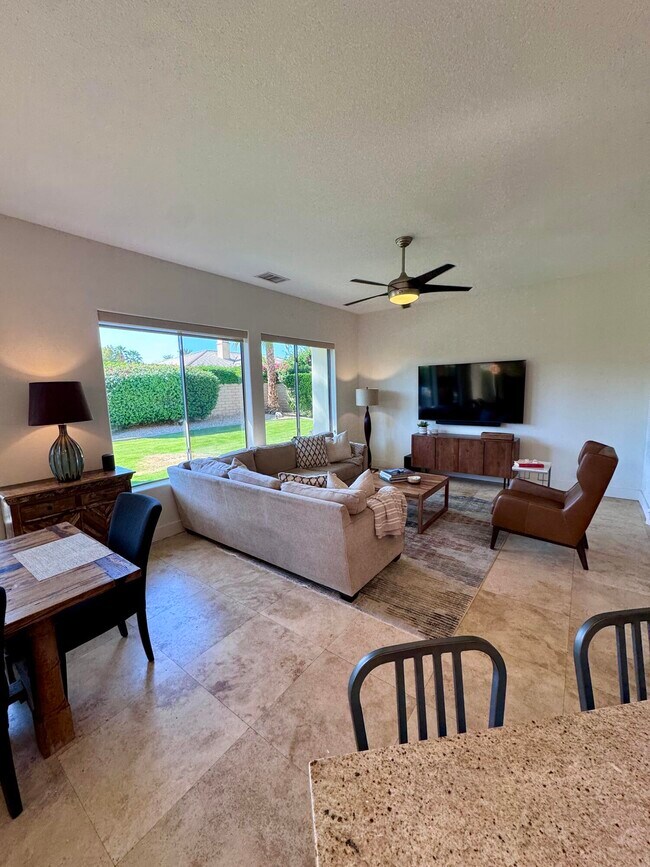 Building Photo - 102 Cll Los Hibiscos