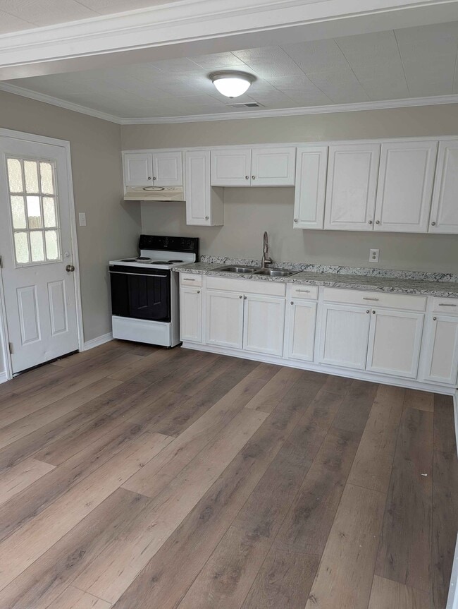 Building Photo - 2109 8th St