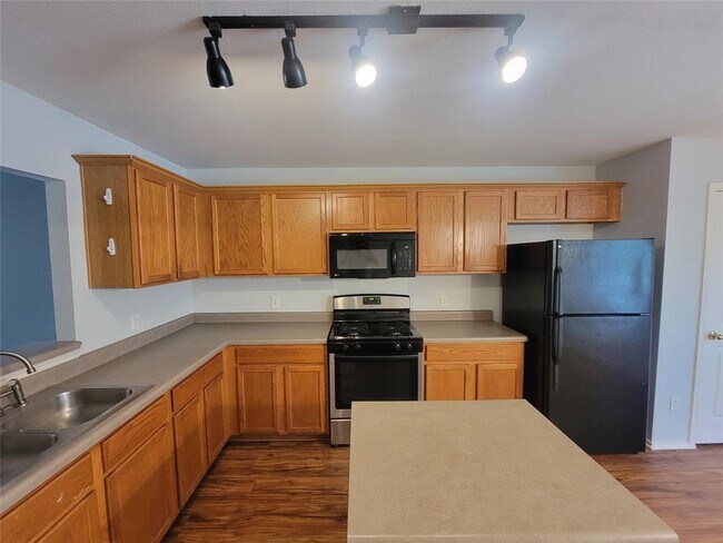 Building Photo - 152 Dressen