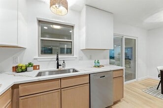 Building Photo - 9056 Berkshire Dr