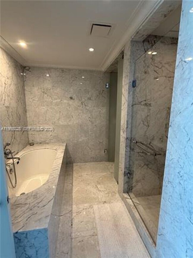 Building Photo - 15701 Collins Ave