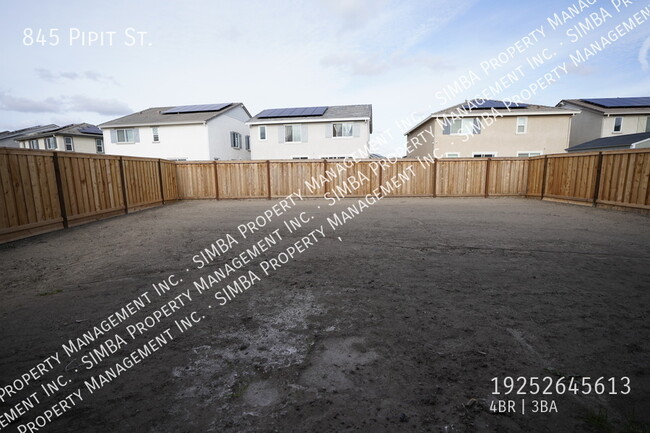 Building Photo - 845 Pipit St