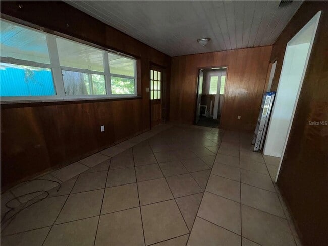 Building Photo - 325 Chesney Blvd