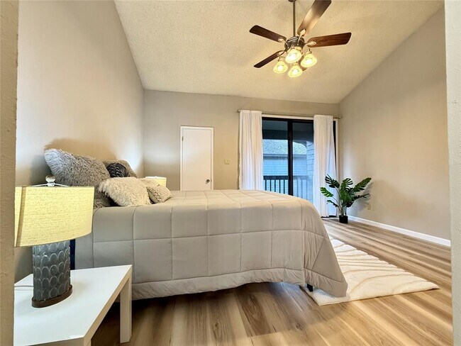 Building Photo - 7122 Wood Hollow Dr