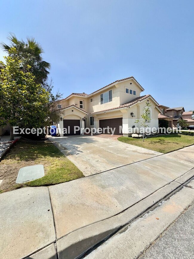 Building Photo - Ready to move in 4 bedroom 3 bath home with a loft and 3 car garage!