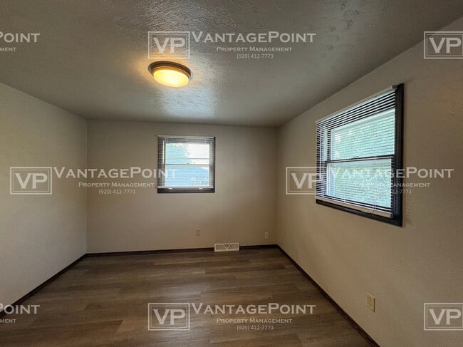 Building Photo - 1635 Deckner Ave