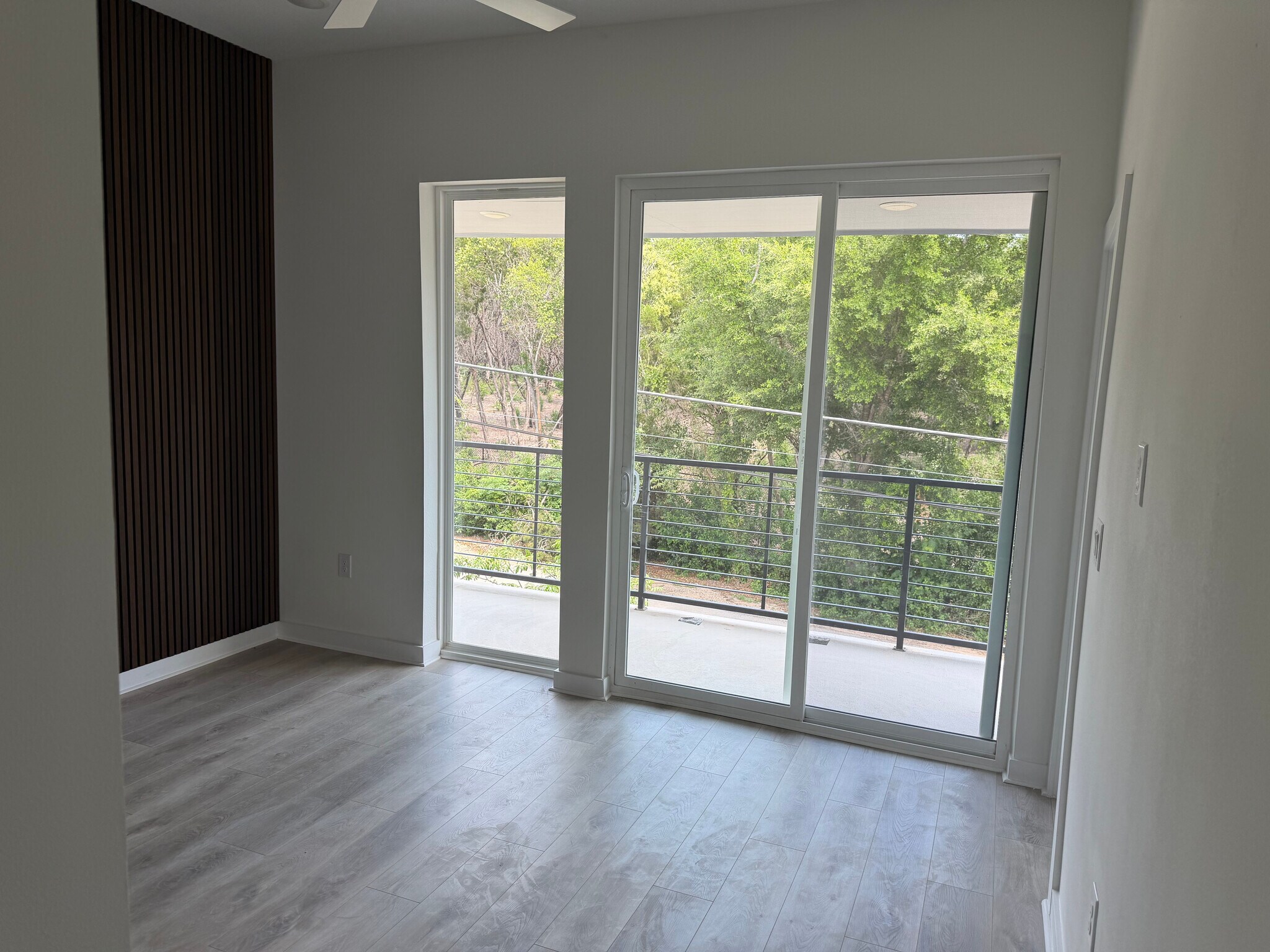 Building Photo - Room in Apartment on Riverside Farms Rd