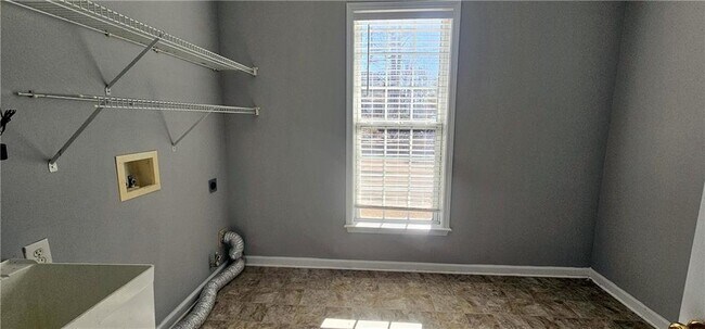 Building Photo - 350 Gaines Oak Way