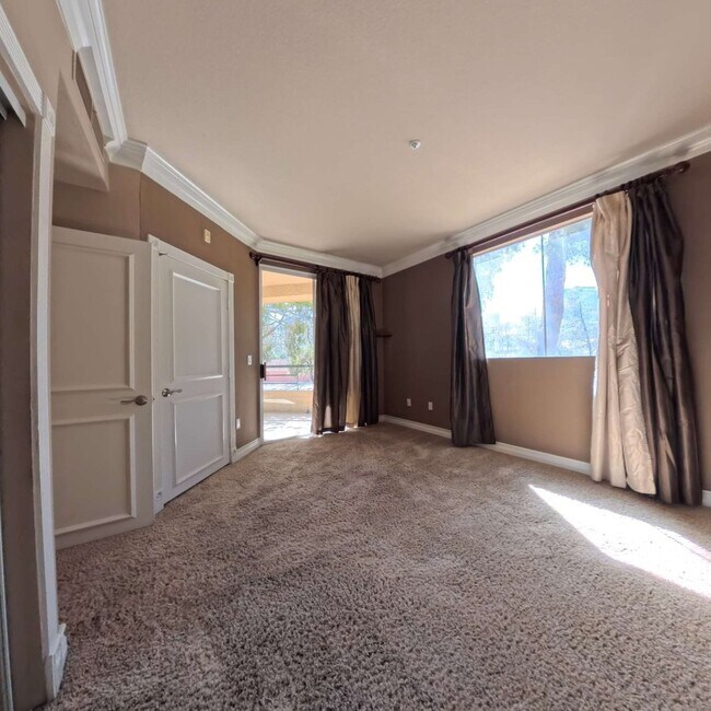 Building Photo - Luxury Mid-Rise | Guard Gated | Underground Garage Area | Resort Style Amenities