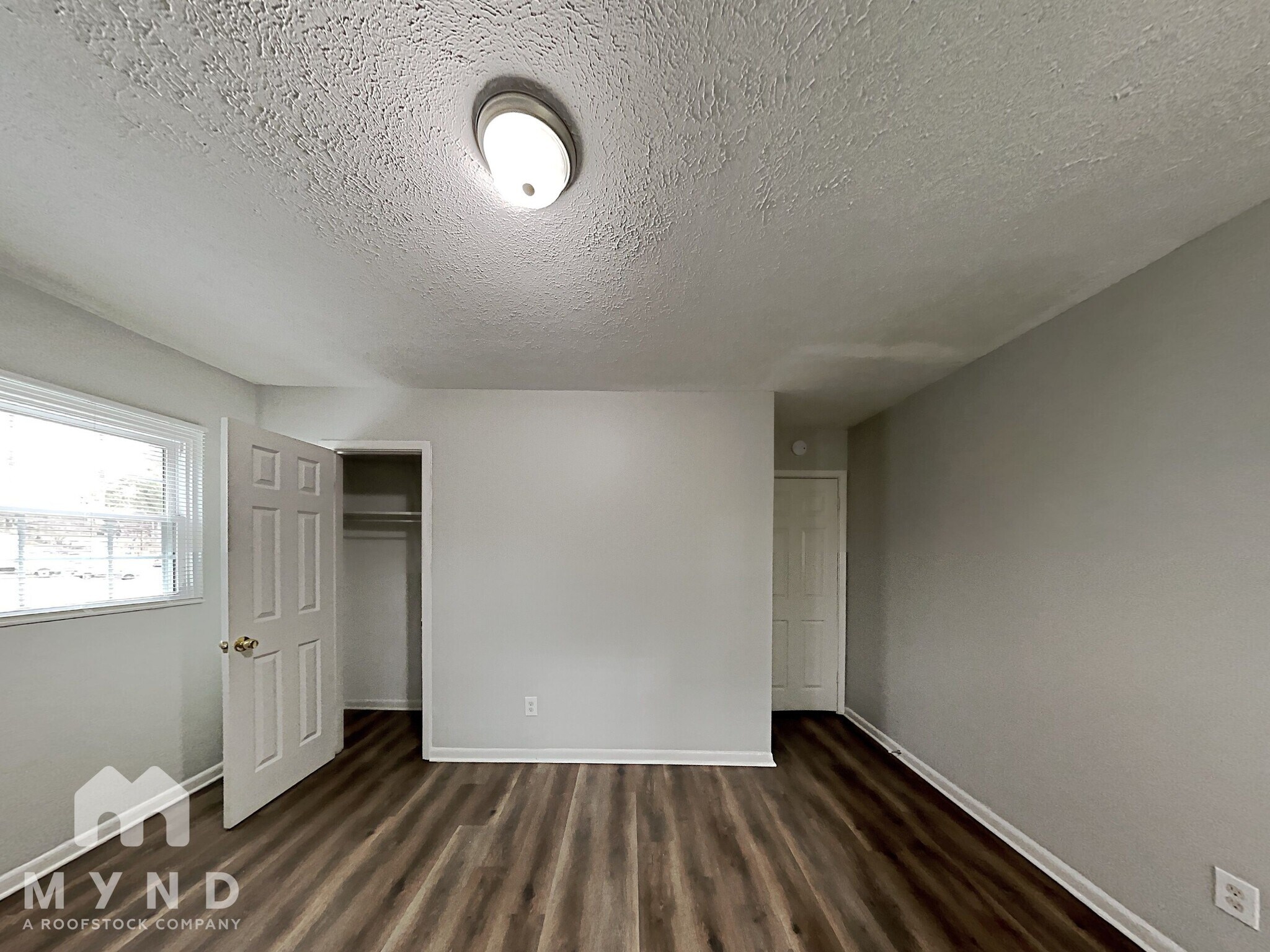 Building Photo - 245 Essex Dr