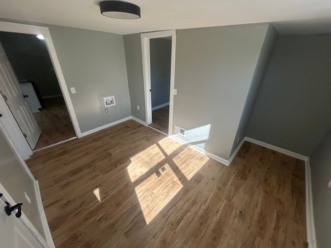 Building Photo - Charming 3-bedroom, 1-bathroom house located in Vine Grove, KY.