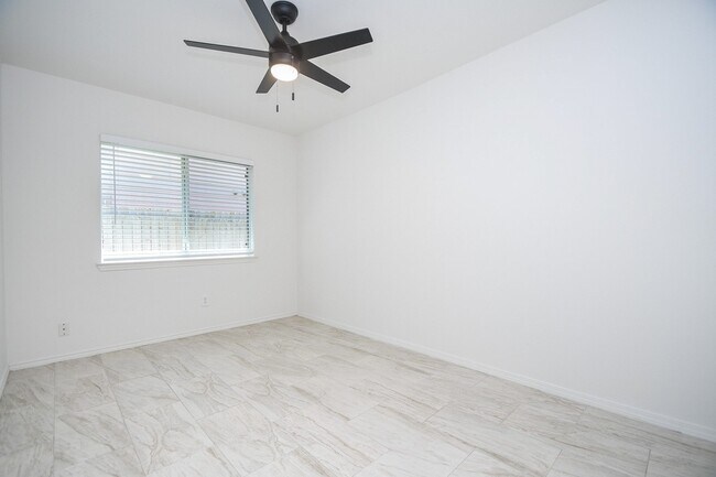 Building Photo - 6306 Spruce Manor Ln