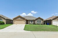 Building Photo - 1702 La Caya Dr
