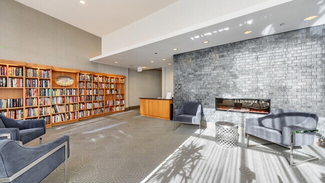 Building Photo - 420 E Waterside Dr